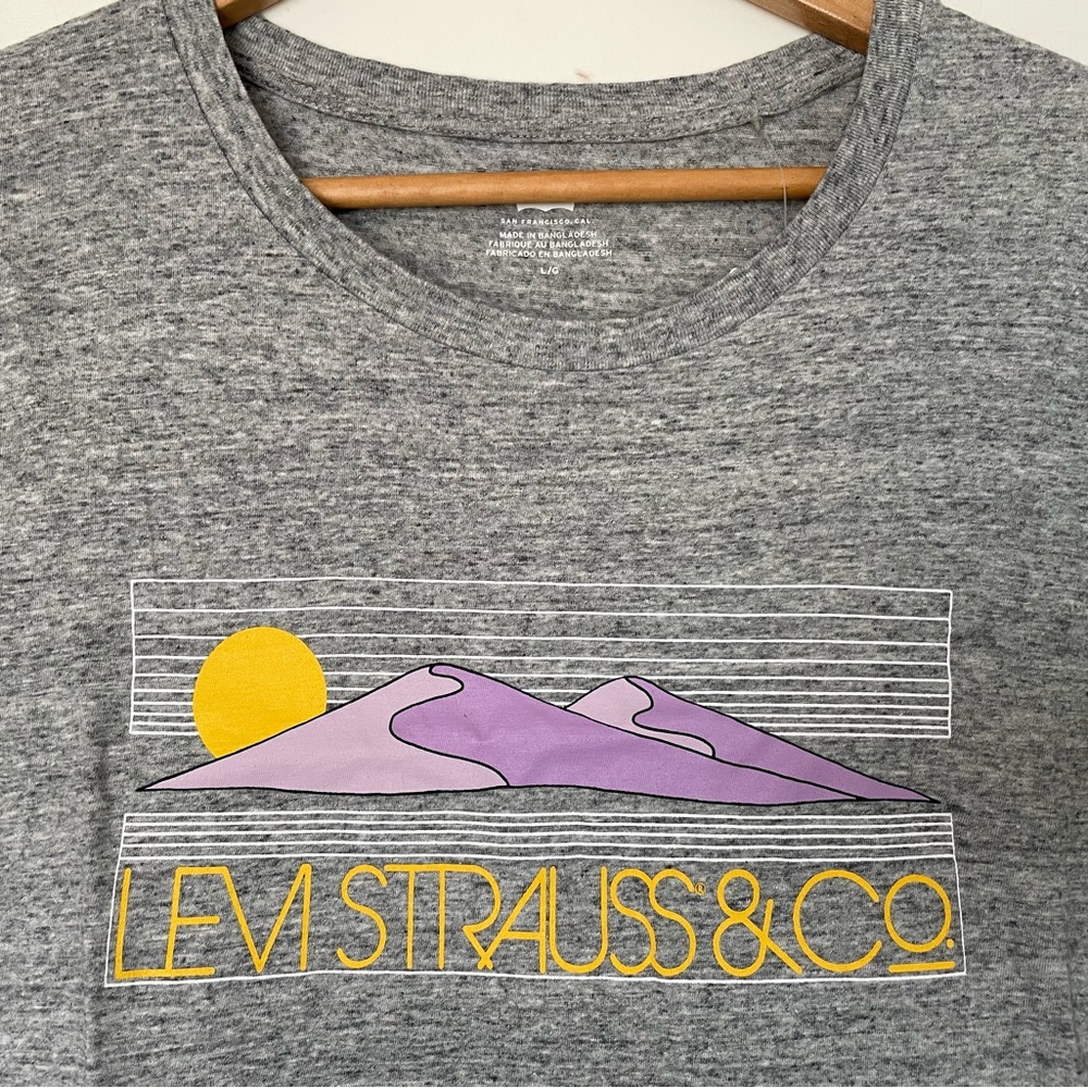 Levi’s NWT T-shirt L